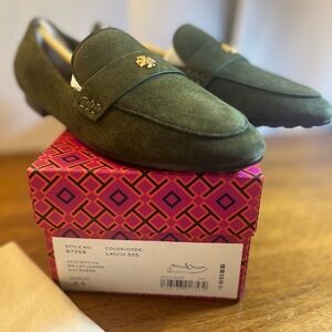 Tory Burch Ballet Loafer 6.5 color Leccio